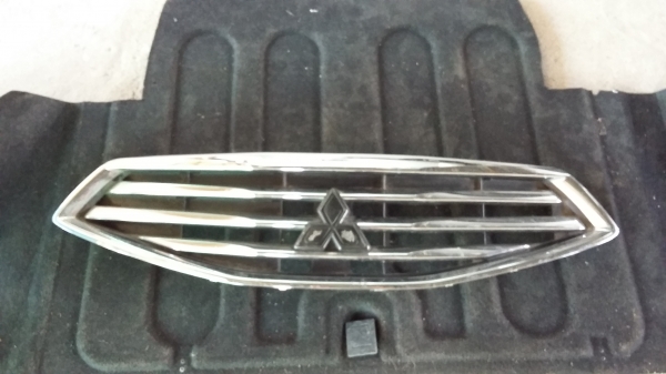 ขายหน้ากระจังMITSUBISHI TRITON ตัวเเรก