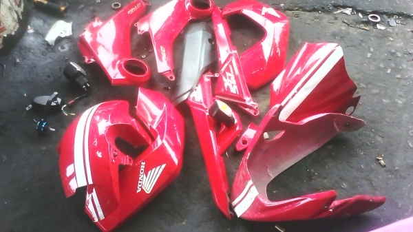 ขายชุดสี msx 125 ครบชุด  เป็นของแท้ๆติดรถ