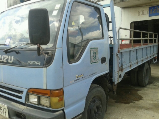 ขายรถบรรทุก 6 ล้อกระบะคาร์โก้ ISUZU NPR 120 แรงม้าฝาดำ ไมล์ 180000 ราคา 420000