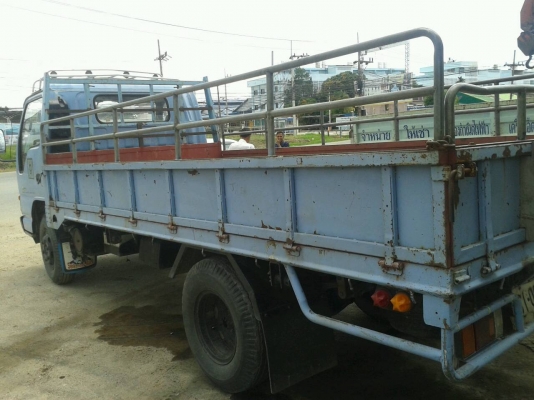 ขายรถบรรทุก 6 ล้อกระบะคาร์โก้ ISUZU NPR 120 แรงม้าฝาดำ ไมล์ 180000 ราคา 420000