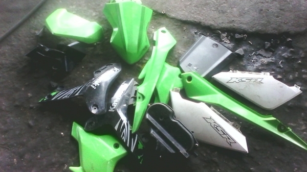 ขายชุดสีทั้งคัน ksr ปี54 เป็นของแท้ๆติดรถ