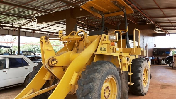 **950,000 บ.ต่อรอง/// รถตักล้อยาง TCM 830 เอวอ่อน **ขาย TCM 830 รถตักล้อยาง เอวอ่อน ขยายบุ้งกี๋ ต่อแขน แล้ว WHEEL LOADER TCM 830 S/N(ซีเรียล) 63800700 เครื่องเดิม ปั้มเดิม เครื่องISUZU 6BB1-6สูบ เครื่องดี แน่น แรงดี ปั้มดี แรงดีครับ แขนดี หนา แข็งแรง ไม่แ