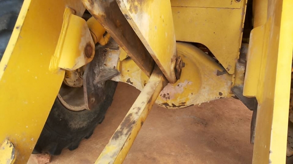 **950,000 บ.ต่อรอง/// รถตักล้อยาง TCM 830 เอวอ่อน **ขาย TCM 830 รถตักล้อยาง เอวอ่อน ขยายบุ้งกี๋ ต่อแขน แล้ว WHEEL LOADER TCM 830 S/N(ซีเรียล) 63800700 เครื่องเดิม ปั้มเดิม เครื่องISUZU 6BB1-6สูบ เครื่องดี แน่น แรงดี ปั้มดี แรงดีครับ แขนดี หนา แข็งแรง ไม่แ