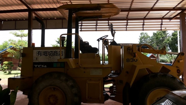 **950,000 บ.ต่อรอง/// รถตักล้อยาง TCM 830 เอวอ่อน **ขาย TCM 830 รถตักล้อยาง เอวอ่อน ขยายบุ้งกี๋ ต่อแขน แล้ว WHEEL LOADER TCM 830 S/N(ซีเรียล) 63800700 เครื่องเดิม ปั้มเดิม เครื่องISUZU 6BB1-6สูบ เครื่องดี แน่น แรงดี ปั้มดี แรงดีครับ แขนดี หนา แข็งแรง ไม่แ