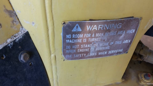 **950,000 บ.ต่อรอง/// รถตักล้อยาง TCM 830 เอวอ่อน **ขาย TCM 830 รถตักล้อยาง เอวอ่อน ขยายบุ้งกี๋ ต่อแขน แล้ว WHEEL LOADER TCM 830 S/N(ซีเรียล) 63800700 เครื่องเดิม ปั้มเดิม เครื่องISUZU 6BB1-6สูบ เครื่องดี แน่น แรงดี ปั้มดี แรงดีครับ แขนดี หนา แข็งแรง ไม่แ