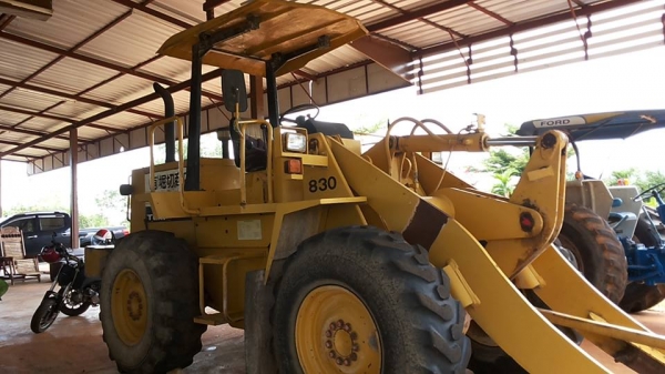 **950,000 บ.ต่อรอง/// รถตักล้อยาง TCM 830 เอวอ่อน **ขาย TCM 830 รถตักล้อยาง เอวอ่อน ขยายบุ้งกี๋ ต่อแขน แล้ว WHEEL LOADER TCM 830 S/N(ซีเรียล) 63800700 เครื่องเดิม ปั้มเดิม เครื่องISUZU 6BB1-6สูบ เครื่องดี แน่น แรงดี ปั้มดี แรงดีครับ แขนดี หนา แข็งแรง ไม่แ