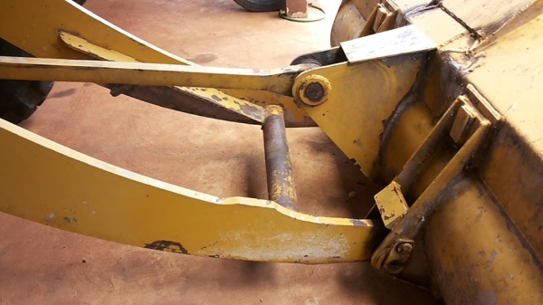 **950,000 บ.ต่อรอง/// รถตักล้อยาง TCM 830 เอวอ่อน **ขาย TCM 830 รถตักล้อยาง เอวอ่อน ขยายบุ้งกี๋ ต่อแขน แล้ว WHEEL LOADER TCM 830 S/N(ซีเรียล) 63800700 เครื่องเดิม ปั้มเดิม เครื่องISUZU 6BB1-6สูบ เครื่องดี แน่น แรงดี ปั้มดี แรงดีครับ แขนดี หนา แข็งแรง ไม่แ