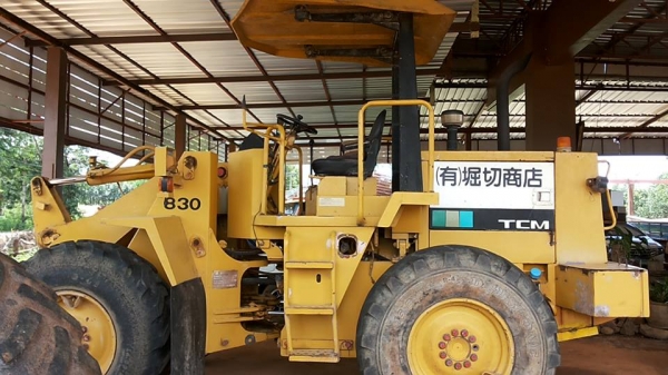 **950,000 บ.ต่อรอง/// รถตักล้อยาง TCM 830 เอวอ่อน **ขาย TCM 830 รถตักล้อยาง เอวอ่อน ขยายบุ้งกี๋ ต่อแขน แล้ว WHEEL LOADER TCM 830 S/N(ซีเรียล) 63800700 เครื่องเดิม ปั้มเดิม เครื่องISUZU 6BB1-6สูบ เครื่องดี แน่น แรงดี ปั้มดี แรงดีครับ แขนดี หนา แข็งแรง ไม่แ