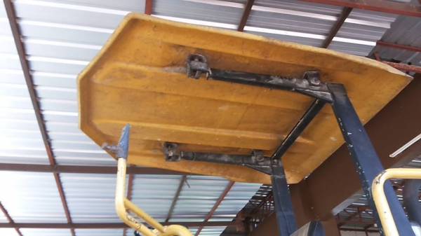 **950,000 บ.ต่อรอง/// รถตักล้อยาง TCM 830 เอวอ่อน **ขาย TCM 830 รถตักล้อยาง เอวอ่อน ขยายบุ้งกี๋ ต่อแขน แล้ว WHEEL LOADER TCM 830 S/N(ซีเรียล) 63800700 เครื่องเดิม ปั้มเดิม เครื่องISUZU 6BB1-6สูบ เครื่องดี แน่น แรงดี ปั้มดี แรงดีครับ แขนดี หนา แข็งแรง ไม่แ