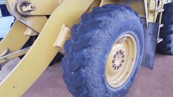 **950,000 บ.ต่อรอง/// รถตักล้อยาง TCM 830 เอวอ่อน **ขาย TCM 830 รถตักล้อยาง เอวอ่อน ขยายบุ้งกี๋ ต่อแขน แล้ว WHEEL LOADER TCM 830 S/N(ซีเรียล) 63800700 เครื่องเดิม ปั้มเดิม เครื่องISUZU 6BB1-6สูบ เครื่องดี แน่น แรงดี ปั้มดี แรงดีครับ แขนดี หนา แข็งแรง ไม่แ