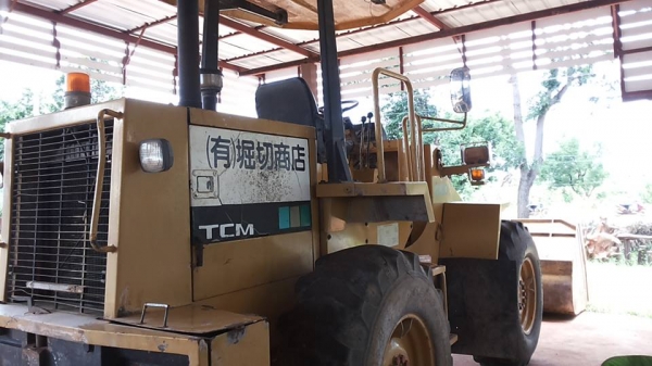 **950,000 บ.ต่อรอง/// รถตักล้อยาง TCM 830 เอวอ่อน **ขาย TCM 830 รถตักล้อยาง เอวอ่อน ขยายบุ้งกี๋ ต่อแขน แล้ว WHEEL LOADER TCM 830 S/N(ซีเรียล) 63800700 เครื่องเดิม ปั้มเดิม เครื่องISUZU 6BB1-6สูบ เครื่องดี แน่น แรงดี ปั้มดี แรงดีครับ แขนดี หนา แข็งแรง ไม่แ