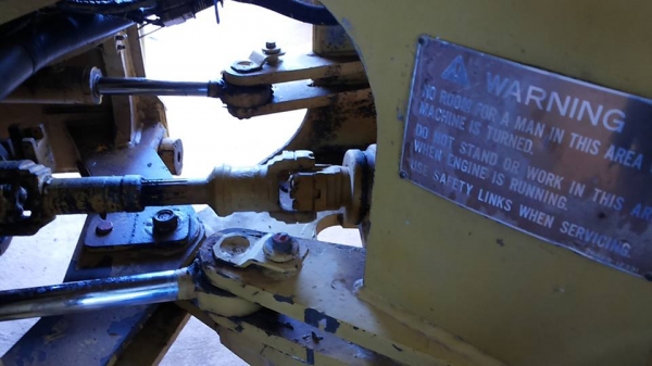 **950,000 บ.ต่อรอง/// รถตักล้อยาง TCM 830 เอวอ่อน **ขาย TCM 830 รถตักล้อยาง เอวอ่อน ขยายบุ้งกี๋ ต่อแขน แล้ว WHEEL LOADER TCM 830 S/N(ซีเรียล) 63800700 เครื่องเดิม ปั้มเดิม เครื่องISUZU 6BB1-6สูบ เครื่องดี แน่น แรงดี ปั้มดี แรงดีครับ แขนดี หนา แข็งแรง ไม่แ