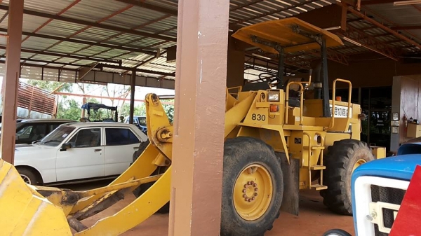 **950,000 บ.ต่อรอง/// รถตักล้อยาง TCM 830 เอวอ่อน **ขาย TCM 830 รถตักล้อยาง เอวอ่อน ขยายบุ้งกี๋ ต่อแขน แล้ว WHEEL LOADER TCM 830 S/N(ซีเรียล) 63800700 เครื่องเดิม ปั้มเดิม เครื่องISUZU 6BB1-6สูบ เครื่องดี แน่น แรงดี ปั้มดี แรงดีครับ แขนดี หนา แข็งแรง ไม่แ