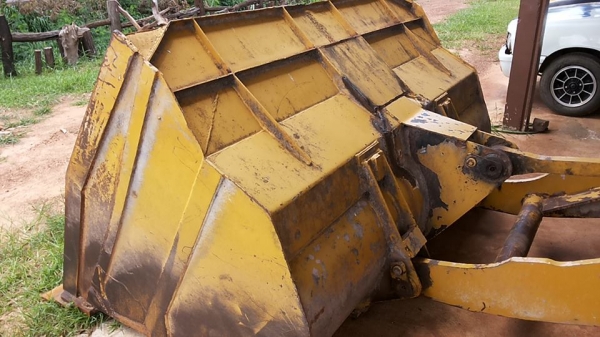 **950,000 บ.ต่อรอง/// รถตักล้อยาง TCM 830 เอวอ่อน **ขาย TCM 830 รถตักล้อยาง เอวอ่อน ขยายบุ้งกี๋ ต่อแขน แล้ว WHEEL LOADER TCM 830 S/N(ซีเรียล) 63800700 เครื่องเดิม ปั้มเดิม เครื่องISUZU 6BB1-6สูบ เครื่องดี แน่น แรงดี ปั้มดี แรงดีครับ แขนดี หนา แข็งแรง ไม่แ