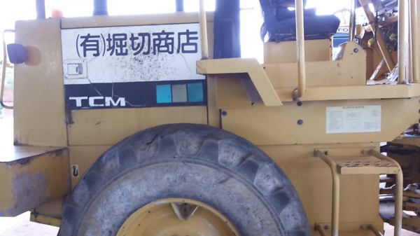 **950,000 บ.ต่อรอง/// รถตักล้อยาง TCM 830 เอวอ่อน **ขาย TCM 830 รถตักล้อยาง เอวอ่อน ขยายบุ้งกี๋ ต่อแขน แล้ว WHEEL LOADER TCM 830 S/N(ซีเรียล) 63800700 เครื่องเดิม ปั้มเดิม เครื่องISUZU 6BB1-6สูบ เครื่องดี แน่น แรงดี ปั้มดี แรงดีครับ แขนดี หนา แข็งแรง ไม่แ