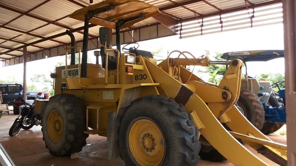 **950,000 บ.ต่อรอง/// รถตักล้อยาง TCM 830 เอวอ่อน **ขาย TCM 830 รถตักล้อยาง เอวอ่อน ขยายบุ้งกี๋ ต่อแขน แล้ว WHEEL LOADER TCM 830 S/N(ซีเรียล) 63800700 เครื่องเดิม ปั้มเดิม เครื่องISUZU 6BB1-6สูบ เครื่องดี แน่น แรงดี ปั้มดี แรงดีครับ แขนดี หนา แข็งแรง ไม่แ