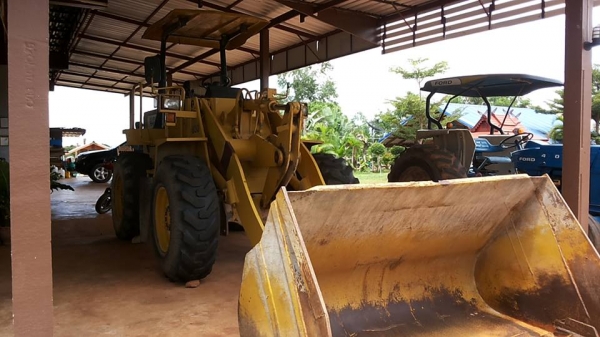 **950,000 บ.ต่อรอง/// รถตักล้อยาง TCM 830 เอวอ่อน **ขาย TCM 830 รถตักล้อยาง เอวอ่อน ขยายบุ้งกี๋ ต่อแขน แล้ว WHEEL LOADER TCM 830 S/N(ซีเรียล) 63800700 เครื่องเดิม ปั้มเดิม เครื่องISUZU 6BB1-6สูบ เครื่องดี แน่น แรงดี ปั้มดี แรงดีครับ แขนดี หนา แข็งแรง ไม่แ