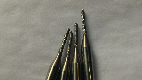 ดอกเอ็นมิล(ดอกกัด)เป็นชนิดคาร์ไบด์ 4 ฟัน  ทูลลิ่งคุณภาพสูง ขนาด 1.2 มม.