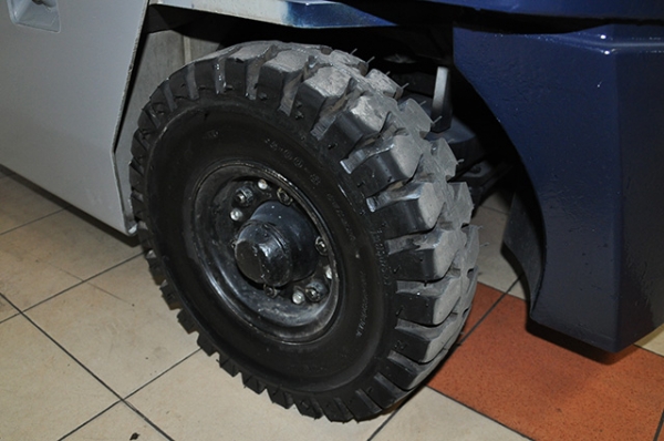 ขายรถโฟล์คลิฟท์มือสอง KOMATSU รุ่น FG15-15 ราคา 135,000 บาท นำเข้าจากประเทศญี่ปุ่น 100\% ไม่เคยใช้งานในประเทศไทย