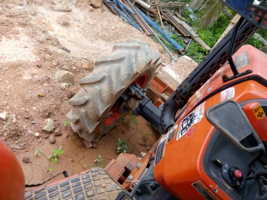 ขายรถไถ KUBOTA M9540 ใบมีดดันหน้า 3000 ชม.เอกสารเล่มทะเบียน ราคา 550000