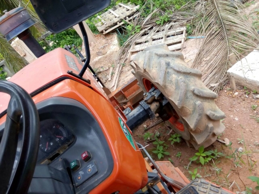 ขายรถไถ KUBOTA M9540 ใบมีดดันหน้า 3000 ชม.เอกสารเล่มทะเบียน ราคา 550000