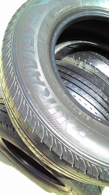 205/70R15 BRIDGESTONE DURAVIS R611 ไม่มีปะ ชุด 4 เส้น ปี2013 tel.081-427-3941