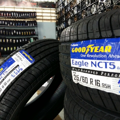 ขายยางใหม่ GOODYEAR Eagle NCT5 215/60-16 เส้นละ 2500