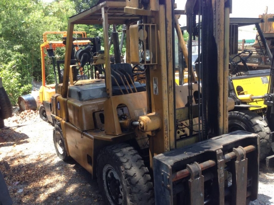 ขายรถโฟ๊คลิ๊ฟโคมัสสุดีเซล6สูบ งาปรับได้ งายาว เครื่องมิตรซู6DR5 เครื่องแน่นพร้อมใช้งาน ยก 3.5 ตัน ขาย 170000 บาทครับ