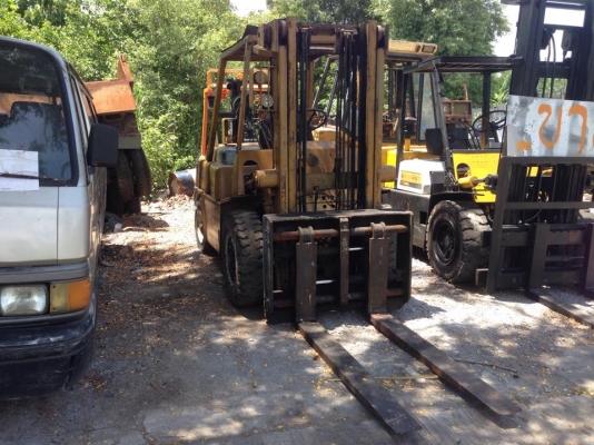 ขายรถโฟ๊คลิ๊ฟโคมัสสุดีเซล6สูบ งาปรับได้ งายาว เครื่องมิตรซู6DR5 เครื่องแน่นพร้อมใช้งาน ยก 3.5 ตัน ขาย 170000 บาทครับ