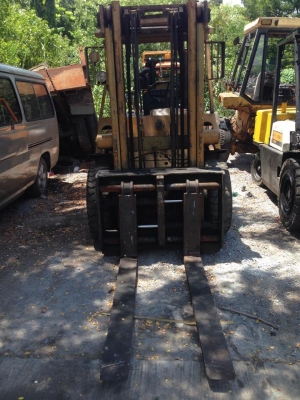 ขายรถโฟ๊คลิ๊ฟโคมัสสุดีเซล6สูบ งาปรับได้ งายาว เครื่องมิตรซู6DR5 เครื่องแน่นพร้อมใช้งาน ยก 3.5 ตัน ขาย 170000 บาทครับ