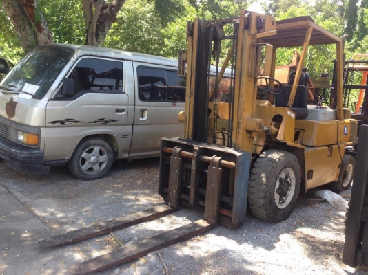 ขายรถโฟ๊คลิ๊ฟโคมัสสุดีเซล6สูบ งาปรับได้ งายาว เครื่องมิตรซู6DR5 เครื่องแน่นพร้อมใช้งาน ยก 3.5 ตัน ขาย 170000 บาทครับ