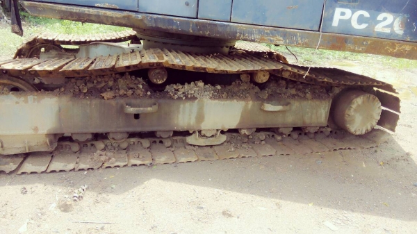 ขายรถแบคโฮ KOMATSU PC200-5 คอลโทรลสั้น ระบบไฟเต็ม เอกสารอินวอย ราคา 650000