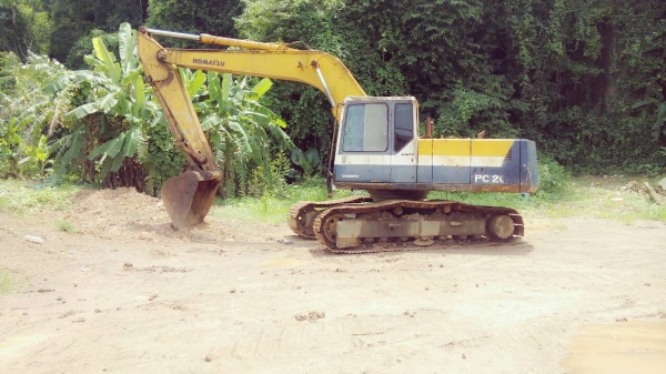 ขายรถแบคโฮ KOMATSU PC200-5 คอลโทรลสั้น ระบบไฟเต็ม เอกสารอินวอย ราคา 650000