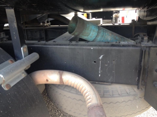 รถบรรทุกน้ำมัน 200 แรง ปี 2547 ยูโร 2 รถ 2 เพลา รถสวยมากๆ เล่มพร้อม รถบรรทุกน้ำมัน 200 แรง ปี 2547 ยูโร 2 รถ 2 เพลา รถสวยมากๆ เล่มพร้อม