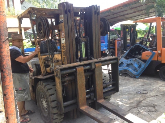 ขายรถโฟ๊คลิ๊ฟโคมัสสุดีเซล6สูบ เครื่องโคมัสสุ6D95 งาปรับได้ เสา3ท่อน เหมาะยกของเข้าตู้คอนเทเนอร์หรืองานหนัก งายาว เครื่องแน่นพร้อมใช้งาน ยกได้ 3.5 ตัน ยางสวยยางตัน ขาย 230000 บาท