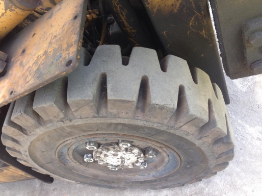 ขายรถโฟ๊คลิ๊ฟโคมัสสุดีเซล6สูบ เครื่องโคมัสสุ6D95 งาปรับได้ เสา3ท่อน เหมาะยกของเข้าตู้คอนเทเนอร์หรืองานหนัก งายาว เครื่องแน่นพร้อมใช้งาน ยกได้ 3.5 ตัน ยางสวยยางตัน ขาย 230000 บาท