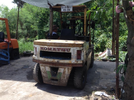 ขายรถโฟ๊คลิ๊ฟโคมัสสุดีเซล6สูบ เครื่องโคมัสสุ6D95 งาปรับได้ เสา3ท่อน เหมาะยกของเข้าตู้คอนเทเนอร์หรืองานหนัก งายาว เครื่องแน่นพร้อมใช้งาน ยกได้ 3.5 ตัน ยางสวยยางตัน ขาย 230000 บาท