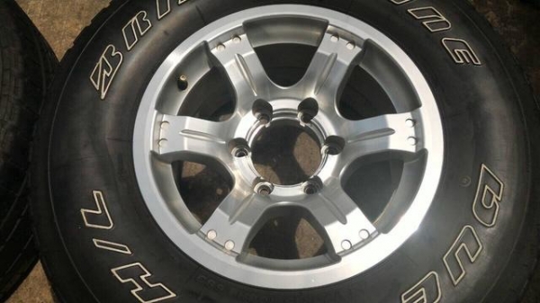 ขายล้อออฟโรด  ขอบ 15  พร้อมยาง  BS