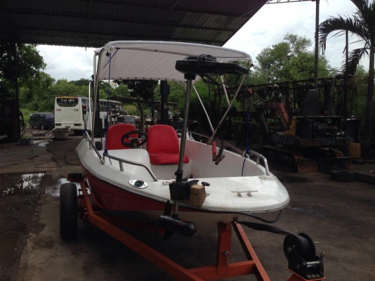 ขายเรือ 13ฟุต พร้อมเทเลอร์เครื่องยามาฮ่า 30 แรง มอเตอร์ไกค์ แบตเตอรี่ ถังน้ำมัน เรือ2ชั้นครับ ขาย 110000 บาท