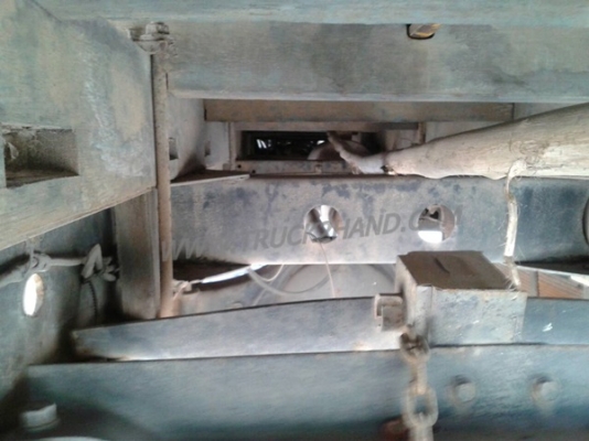 รถบรรทุก 6 ล้อ HINO KM777 กระบะบรรทุก  117 แรงม้า  ปีจดทะเบียน 2531