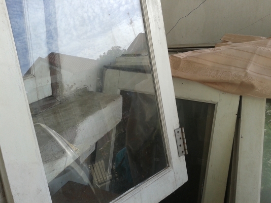 ขายบานหน้าต่างพร้อมกระจกใส และบานพับ