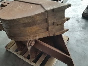 ขาย บุ้งกี๋ ใส่แบคโฮ รถขุด PC60-PC120 สำหรับขุดวางท่อ ขุดล่องน้ำ สามเหลี่ยม เหล็กเก่านอกแท้ สนิมไม่กิน