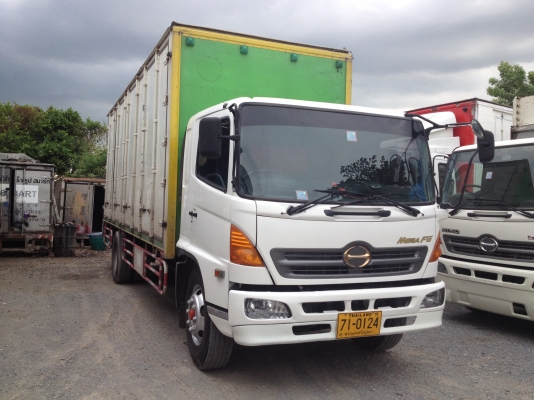 ขายรถhino FG mega 6ล้อ ตู้10บาน ยาว 7.2ม. สนใจติดต่อ 089-8914921คุณตุ๊กตา