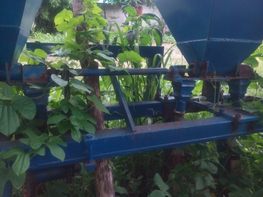 ขาย35000 ลิปเปอร์ฝังปุ๋ยอ้อย 4ขา ยี่ห้อศรีกำแพงแสน ขาย35000 ลิปเปอร์ฝังปุ๋ยอ้อย 4ขา ยี่ห้อศรีกำแพงแสน