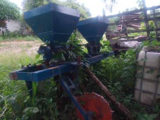 ขาย35000 ลิปเปอร์ฝังปุ๋ยอ้อย 4ขา ยี่ห้อศรีกำแพงแสน ขาย35000 ลิปเปอร์ฝังปุ๋ยอ้อย 4ขา ยี่ห้อศรีกำแพงแสน