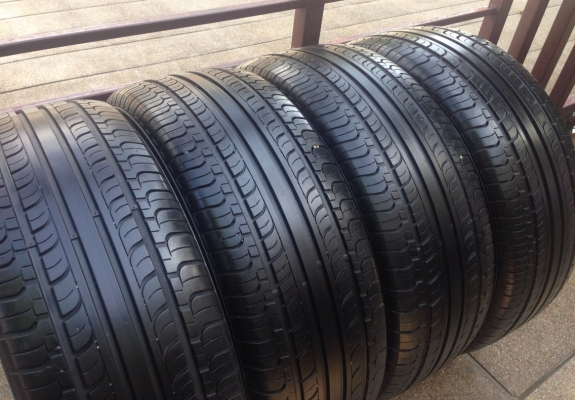 ยาง Hakook 235 50 19 สิ้นปี11 ดอกเยอะ ราคาไม่แพง