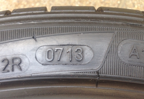 ยาง Dunlop Sportmaxx 255 35 19 ปี13 จำนวน2เส้น ดอกดี สภาพสวย ยาง Dunlop Sportmaxx 255 35 19 ปี13 จำนวน2เส้น ดอกดี สภาพสวย