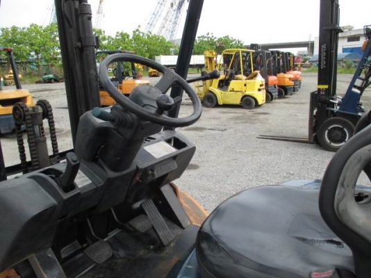 รถโฟล์คลิฟท์ TOYOTA รุ่น FG 25-7 เสาสูง 3 เมตร มีเสาเข้าตู้ เครื่องเบนซิน 3Y ขนาด 2.5 ตัน