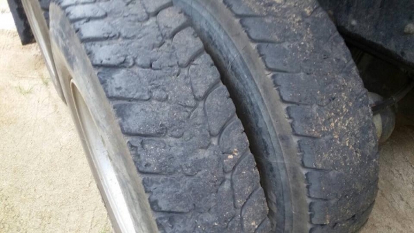 10 ล้อดั้ม 300 แรงปี 2552 รถสวยมาก ห้างแท้เดิมๆ FVZ300 ไมล์ 2 แสนกว่า