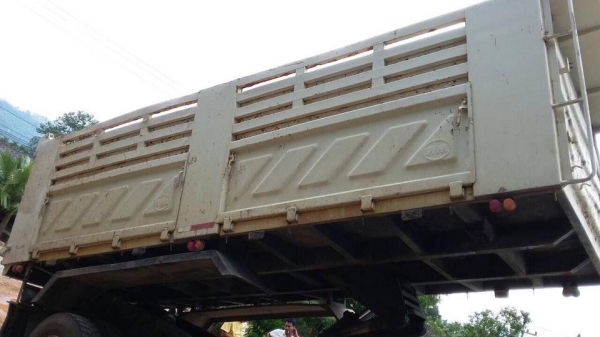 10 ล้อดั้ม 300 แรงปี 2552 รถสวยมาก ห้างแท้เดิมๆ FVZ300 ไมล์ 2 แสนกว่า